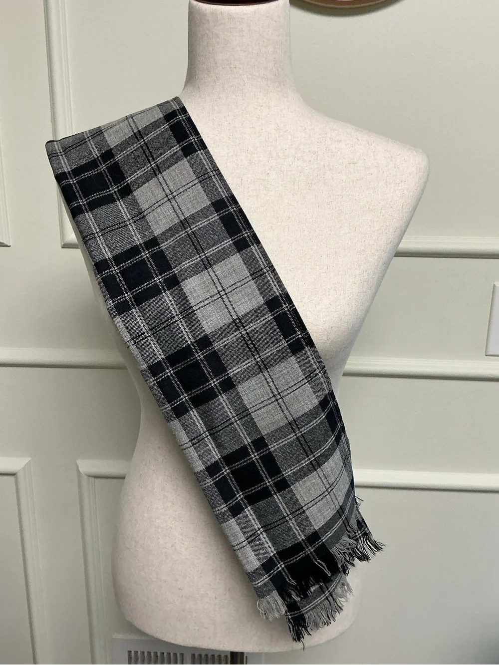 Ingles Buchan Pure Wool Men’s Scarf🧣Black Gray Plaid Classic Winter 54x10”